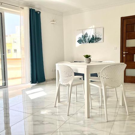 Gzira Condo With Patio Overlooking Piazza מראה חיצוני תמונה