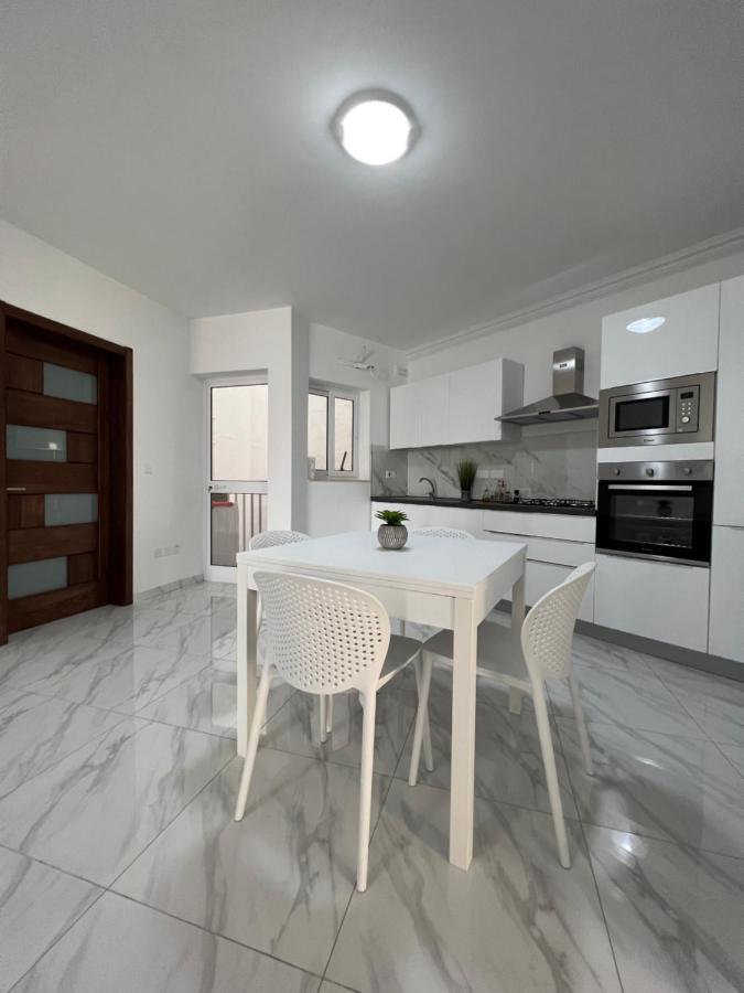 Gzira Condo With Patio Overlooking Piazza מראה חיצוני תמונה