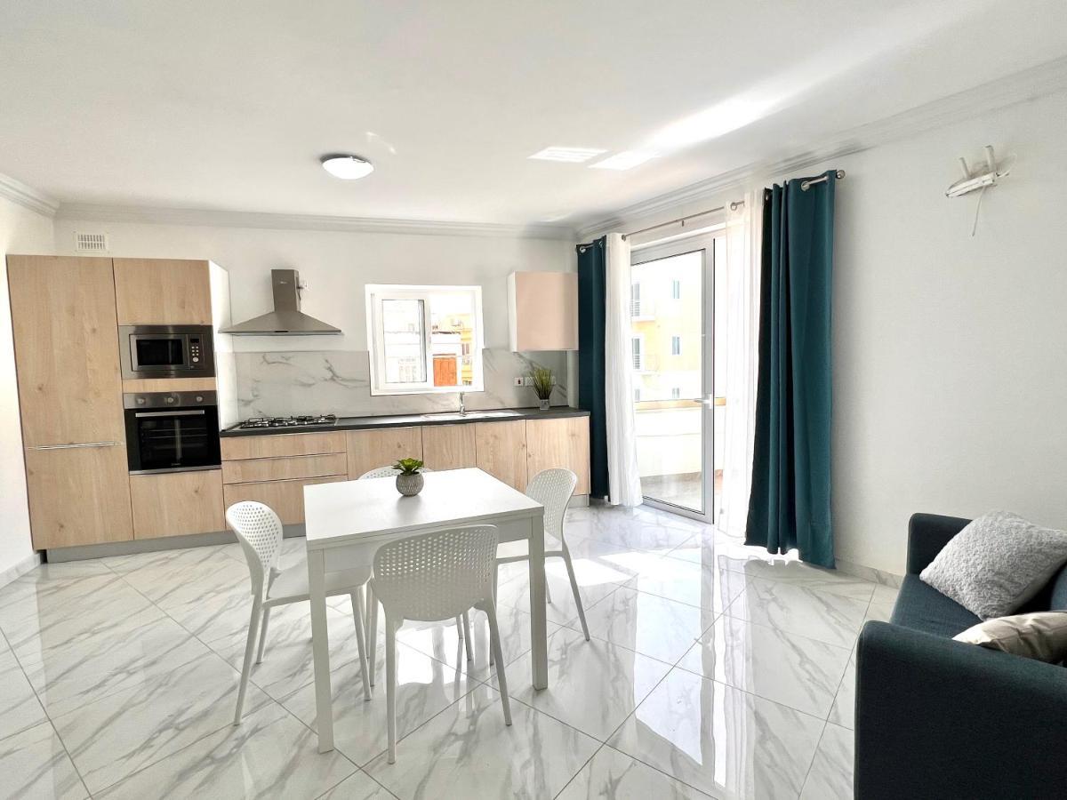 Gzira Condo With Patio Overlooking Piazza מראה חיצוני תמונה