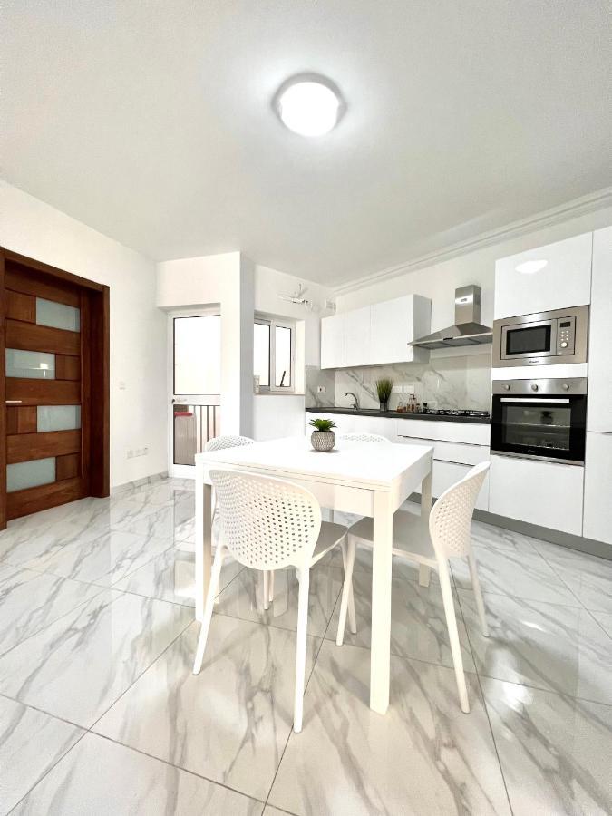 Gzira Condo With Patio Overlooking Piazza מראה חיצוני תמונה