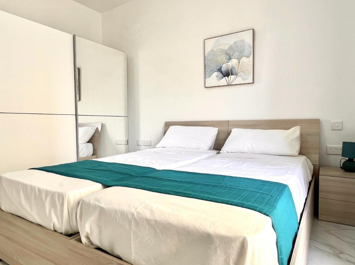 Gzira Condo With Patio Overlooking Piazza מראה חיצוני תמונה
